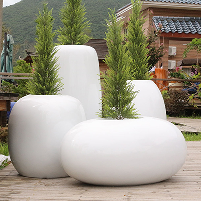 室外玻璃鋼花盆和室內(nèi)玻璃鋼花盆有啥不一樣