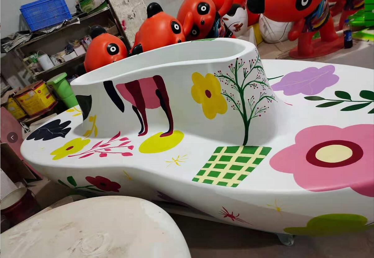 福建項目定制的心形彩繪玻璃鋼花盆座椅生產(chǎn)制作完成了 福建項目定制的心形彩繪玻璃鋼花盆座椅生產(chǎn)制作完成了